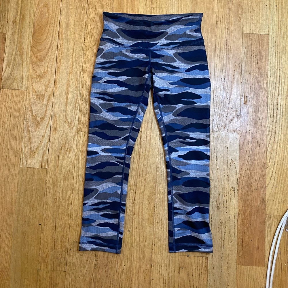 Lululemon Blue Camo Print Crop Leggings Size 4